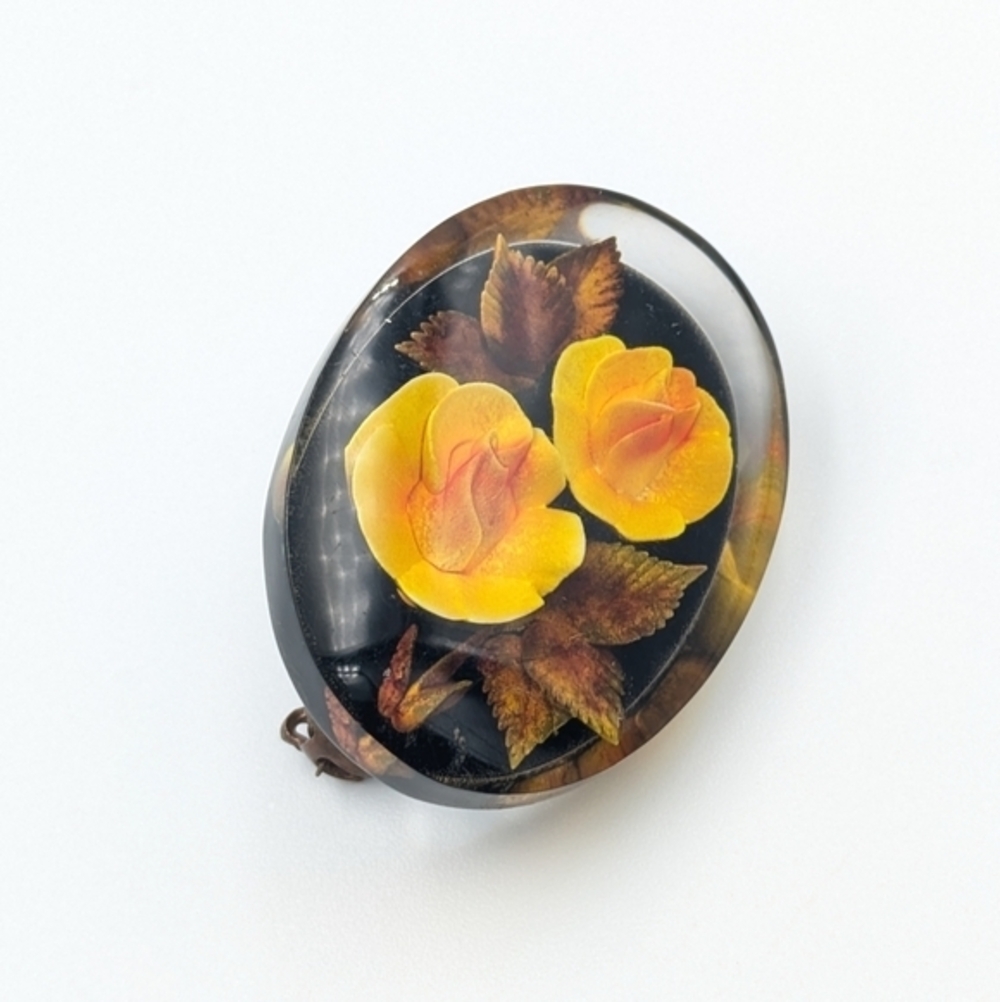 Vintage lucite embedded yellow flowers and leaves brooch pin - Picture 4 of 5